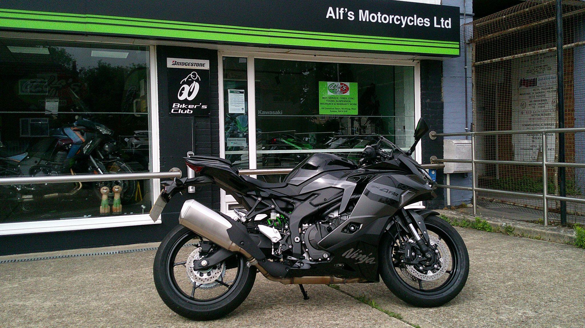 Kawasaki Ninja ZX-4RR bikes for sale | AutoTrader Bikes